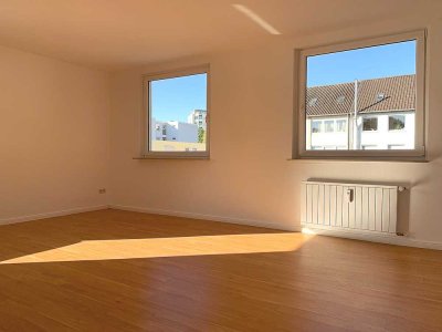 SOFORT EINZIEHEN UND WOHLFÜHLEN - SONNIGE UND GEPFLEGTE 3-ZIMMER WOHNUNG DIREKT AM NEUEN TEICH