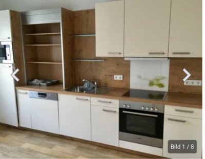 Schön aufgeteilte Wohnung sucht Single, Paar oder 2er WG
