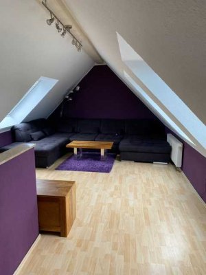 Lichtdurchflutete 3,5-Zimmer-Maisonette-Wohnung mit Balkon, EBK und TG-Stellplatz