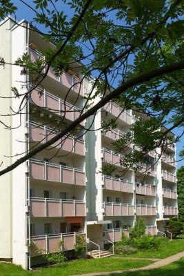 Aktuelle Renovierung einer 3-Zimmer-Wohnung mit Balkon!
