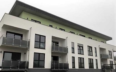 Butzbach: Moderne 3 ZKB mit Balkon und EBK im Obergeschoss