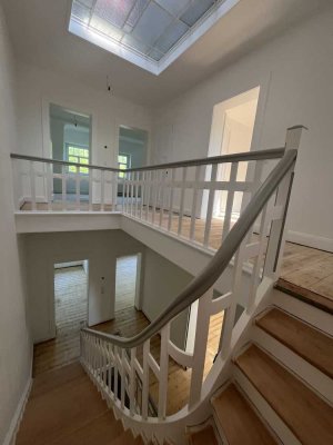 Stilvolle, große Altbauwohnung mit vielen schönen Details