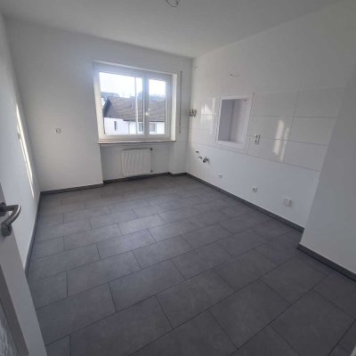 Erstbezug nach umfangreicher Sanierung: Geschmackvolle 4-Zimmer-Wohnung mit Balkon in Taunusstein