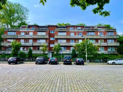 ASMUSSEN IMMOBILIEN - Sonnige zentrale Stadtwohnung mit Balkon