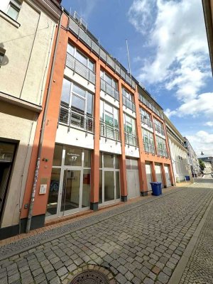 Großzügige Maisonettewohnung mit 2 Zimmern - Dachterrasse, EBK, Abstellkammer in der Stadtmitte
