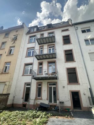 Großzügige Altbauetage im besten Frankfurter Nordend