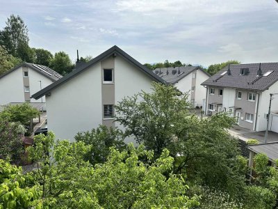 Exklusive frisch renovierte Dachgeschosswohnung mit Einbauküche in Freilassing