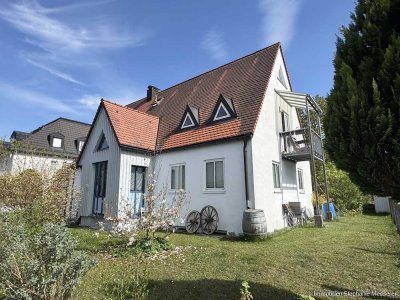 Charmantes Zweifamilienhaus auf wunderschönem Südgrundstück in begehrter Lage von Waldtrudering