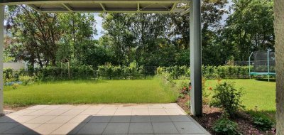 ...Neuwertige 2-Zimmer-Erdgeschoss-Wohnung mit großer Terrasse u. eigenem Garten ...