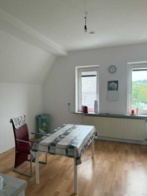 Ansprechende 2-Zimmer-DG-Wohnung mit gehobener Innenausstattung in Oberkotzau