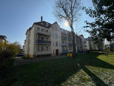 2-Raum-Dachgeschoss-Wohnung mit Parkett in ruhiger Lage