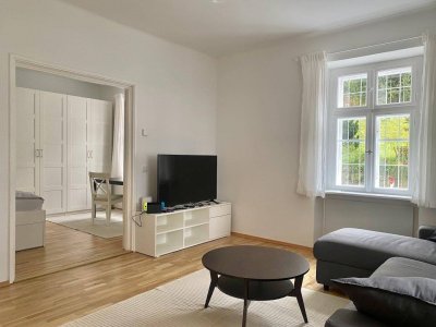 GNIGL: Romantische voll möblierte 2,5-Zimmer-Altbau-Wohnung