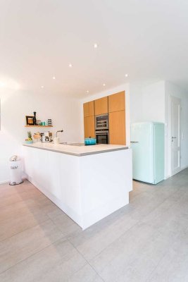 Exklusive, neuwertige 3,5-Zimmer-Wohnung mit Balkon und EBK in Augsburg