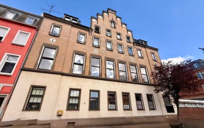 Charmante 2,5-Zimmer Wohnung mit Aufzug in gepflegtem Altbau
