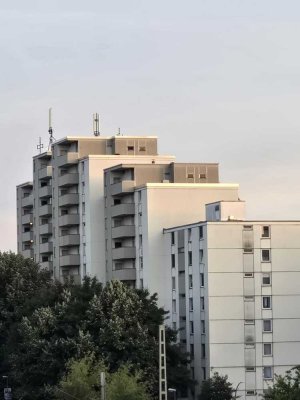 Exklusiv sanierte Eigentumswohnung mit Panorama-Ausblick, Klimaanlage & Tiefgarage