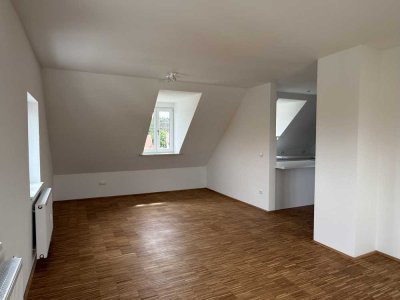 Wohnen mit Stil: Offener Wohn-Essbereich & natürliche Materialien – Erstbezug!