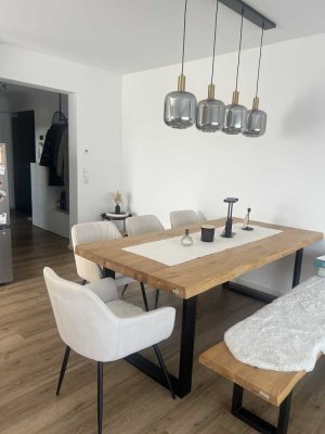 Freundliche 2,5-Zimmer-Wohnung mit gehobener Innenausstattung mit Balkon in Mainleus