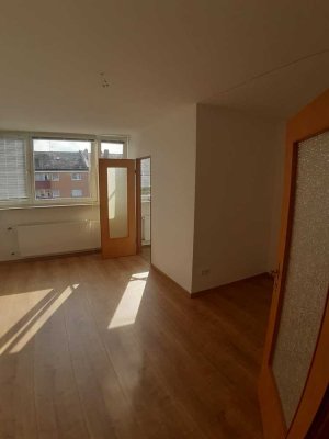 Stilvolle 1-Zimmer-Dachgeschosswohnung mit Einbauküche in München