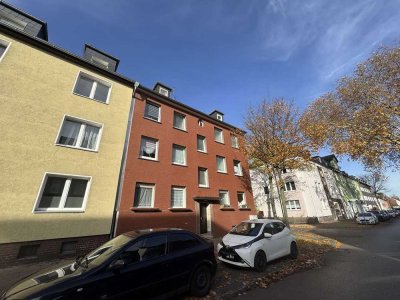Großzügige 3-Zimmer-Dachgeschosswohnung mit Balkon und Gestaltungspotenzial