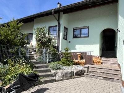 Sehr schönes, gepflegtes 2-FH in naturnaher Lage