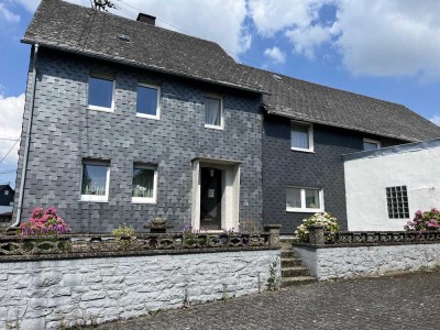 Ein- bis Zweifamilienhaus in zentraler Lage von Neunkhausen.