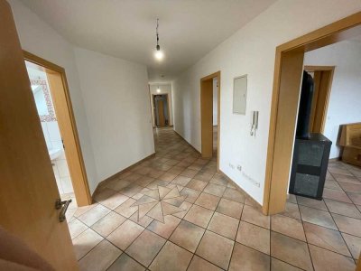 Exklusive 4-Raum-DG-Wohnung mit gehobener Innenausstattung mit Balkon und EBK in Palzing