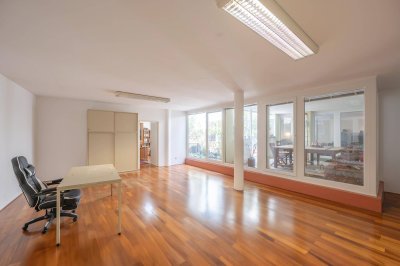 Inspiration trifft Funktion – Exklusives Büroensemble mit Atriumflair