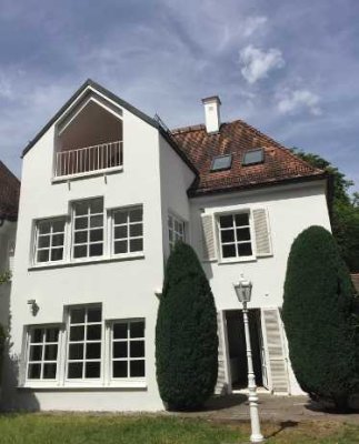 Traumhaftes Familiendomizil: Großzügiges Einfamilienhaus mit Garten, Loggia und Tiefgarage