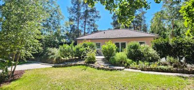 Energieeffizientes Einfamilienhaus im Bungalowstil mit gehobener Ausstattung und großem Garten