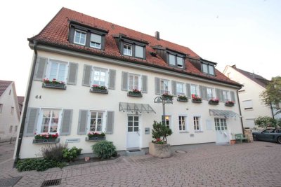 3 Zimmer Wohnung in gepflegtem Mehrfamilienhaus nahe der Weinberger