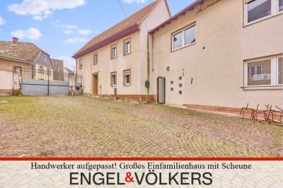 Handwerkertraum mit viel Platz: Großes Einfamilienhaus mit Scheune und Gewölbekeller!