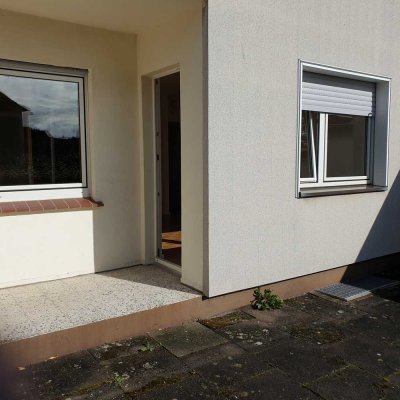 Vollständig renovierte EG-Wohg mit 1 Zimmer/Kü/Bad und Terrasse in Höxter/Lüchtringen zu vermieten