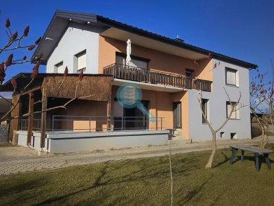 Zweifamilienhaus mit großem Garten