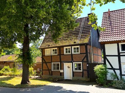 300 Jahre altes Schmuckkästchen, denkmalgeschützt, z.T. biologisch kernsaniert, sofort bezugsfähig