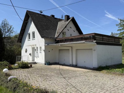 Gemütliches Wohnhaus mit großem Grundstück in ruhiger Lage