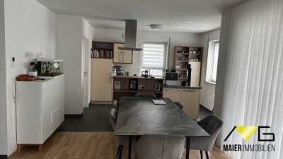 Hochwertige  4 Zimmer - Wohnung mit Balkon und Garage in zentraler Lage