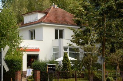 Exklusive, sanierte 2,5-Raum-Wohnung mit EBK, Wintergarten, Terrasse und Gartennutzung