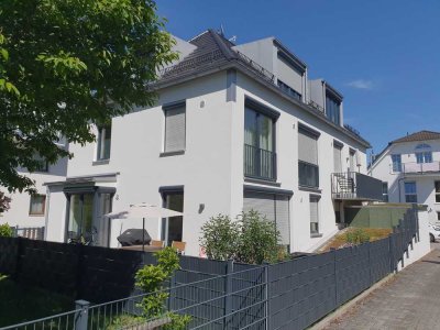 KfW-55 Doppelhaushälfte in München-Trudering mit Wärmepumpe, Garten & EBK