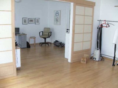 Schön geschnittene 3 Zimmer,Wohnküche, Diele, Bad mit Badewanne sehr hell, Vinylböden Balkon,HWR