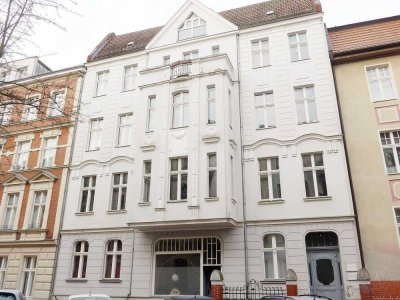 Interessante Wohnung im 2.OG geeignet für Familie oder auch WG!!!