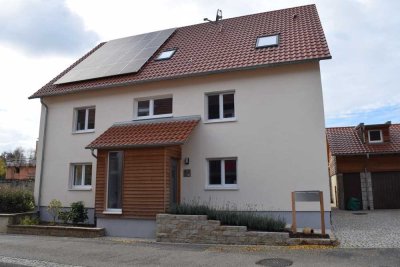 Moderne Dachgeschosswohnung - provisionsfrei