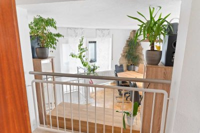 Hochwertige lichtdurchflutete 2-Etagen-Wohnung mit Terrasse, Balkon und 2 TG-Stellplätze in Leonberg