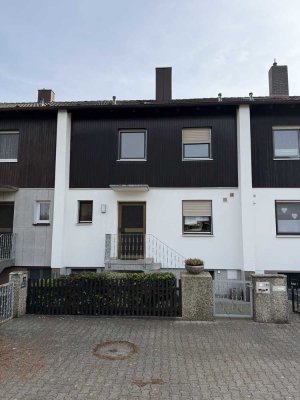 Familienfreundliches Reihenmittelhaus mit Garten & Garage in ruhiger Lage von Landshut