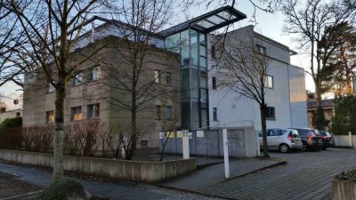 Stilvolle 2-Raum-Penthouse-Wohnung mit gehobener Innenausstattung mit Einbauküche in Berlin Köpenick