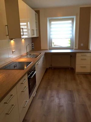 Helle 3-Zimmer Wohnung mit Balkon und TG-Stellplatz  in Kelkheim (Taunus)