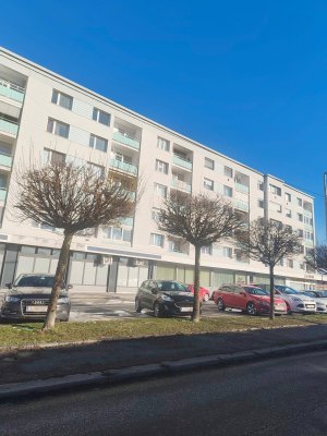Renovierte und ruhige 2-Zimmer Wohnung mit Parkplatz in Linz (Ebelsberg)