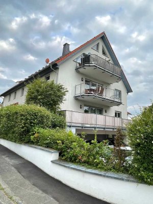 Helle und ruhige Dachgeschosswohnung mit EBK – 93 m² in beliebter Wohnlage – Nachmieter gesucht
