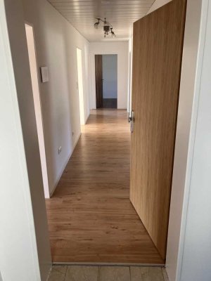 Erstbezug nach Sanierung mit Balkon: Attraktive 4-Raum-Wohnung in Wiesenfelden