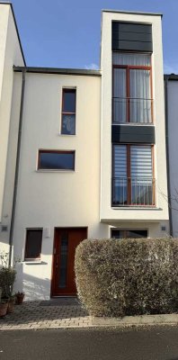 Großzügiges Komforthaus mit Dachterasse in Schriesheim