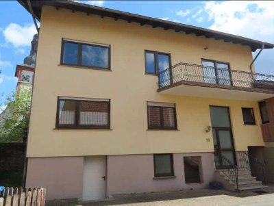 Zwei- bis Dreifamilienhaus mit Scheune